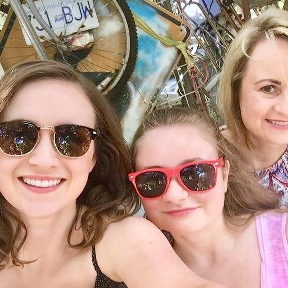 Meet your Posher, Claire - Picture 1 of 1